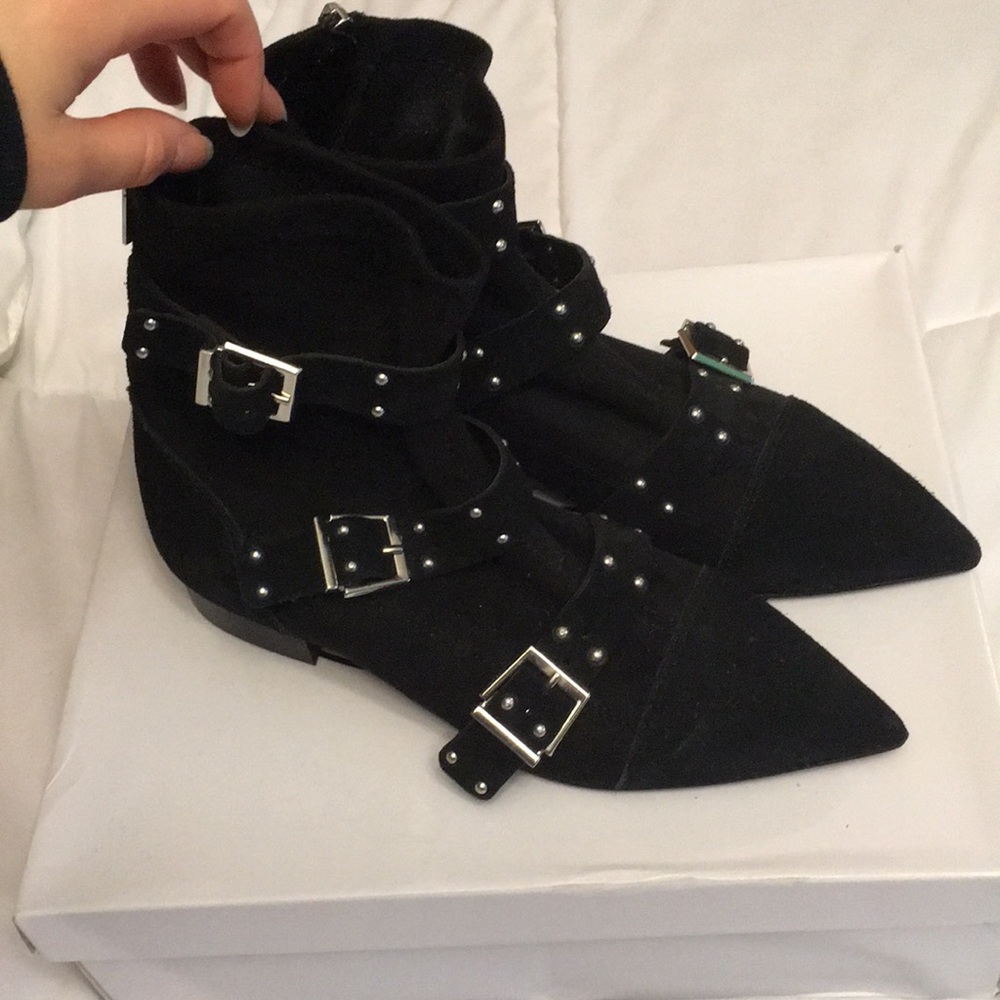 Chic Black Steve Madden Booties Size 6